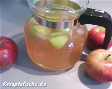 Grüner Tee mit Apfelsaft