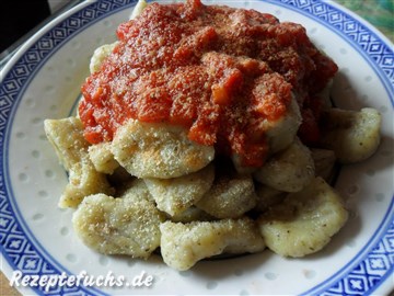 Kartoffelgnocchi mit Tomatensauce