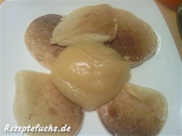 Pfannkuchen mit Apfelsaft