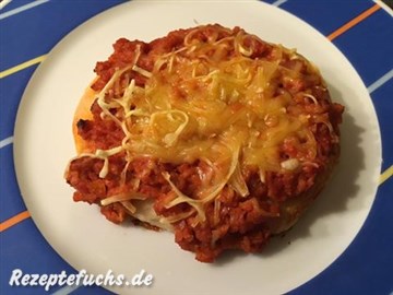 Pizza mit veganer Bolognese und Pizzaschmelz