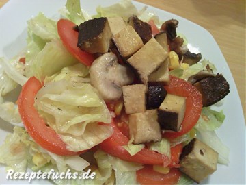 Salat mit Champignons und Räuchertofu