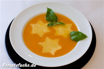 Tomaten-Kartoffel-Suppe mit Polentasternchen