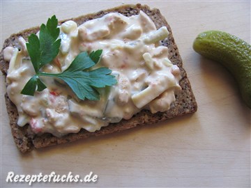 Vleischsalat auf Vollkornbrot